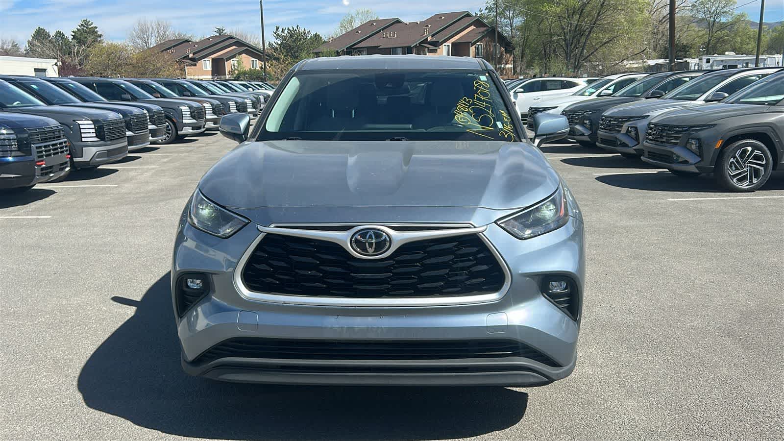 Thumbnail: 2022 Toyota Highlander - 21