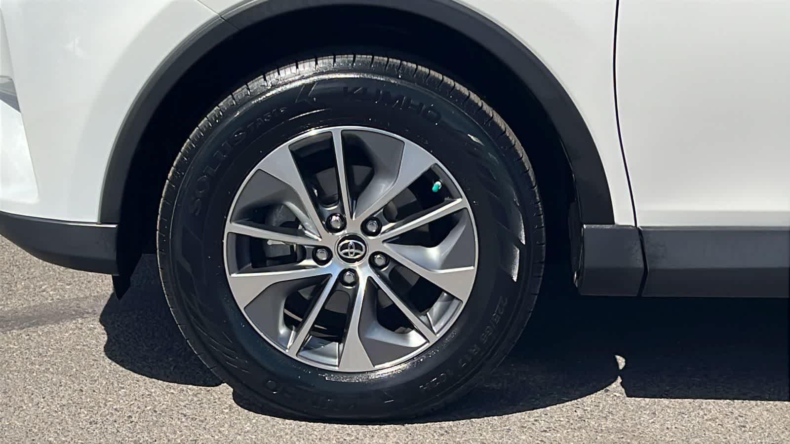 Thumbnail: 2018 Toyota RAV4 - 9