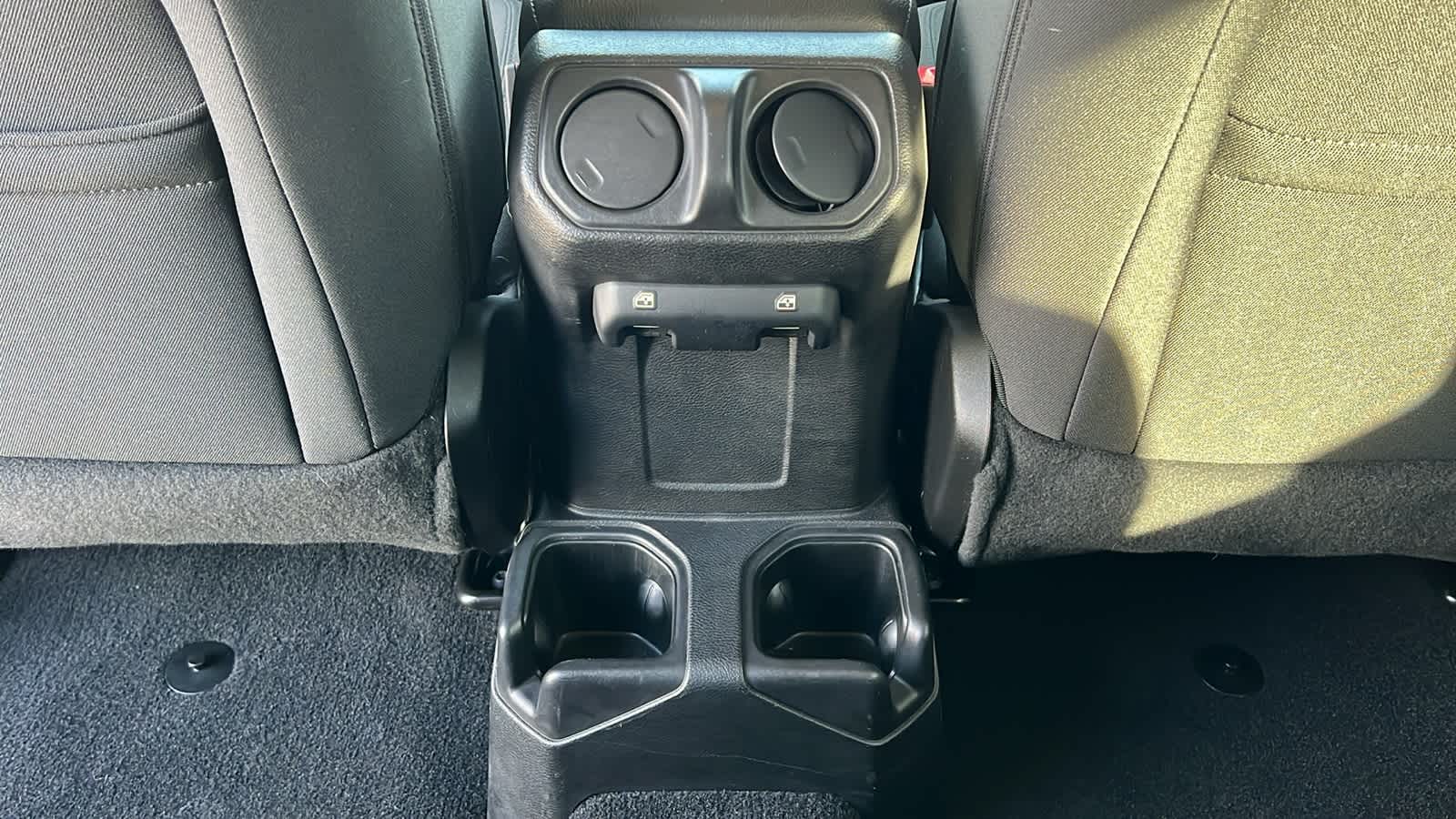 Thumbnail: 2019 Jeep Wrangler - 25