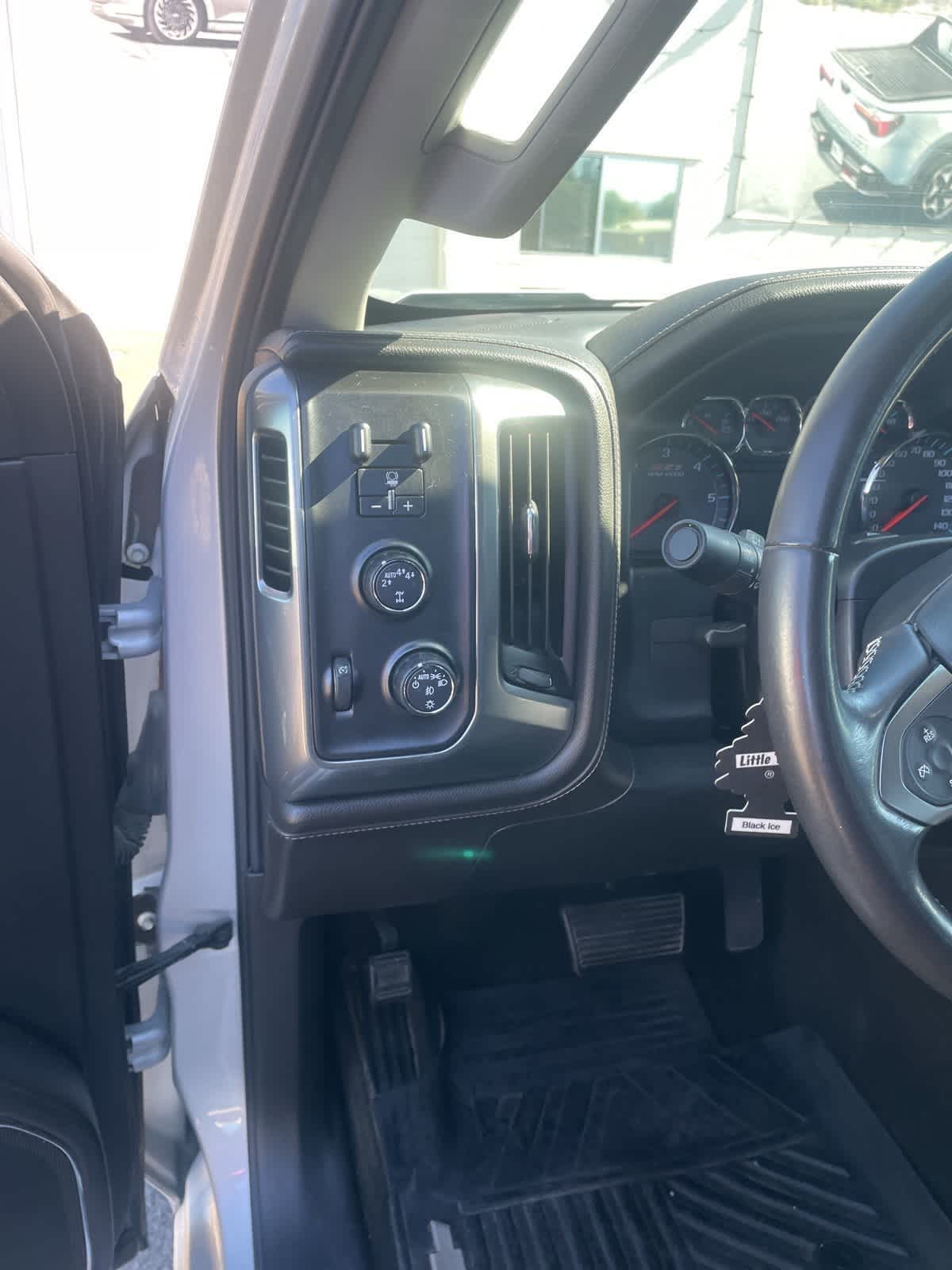 Thumbnail: 2017 Chevrolet Silverado 1500 - 9
