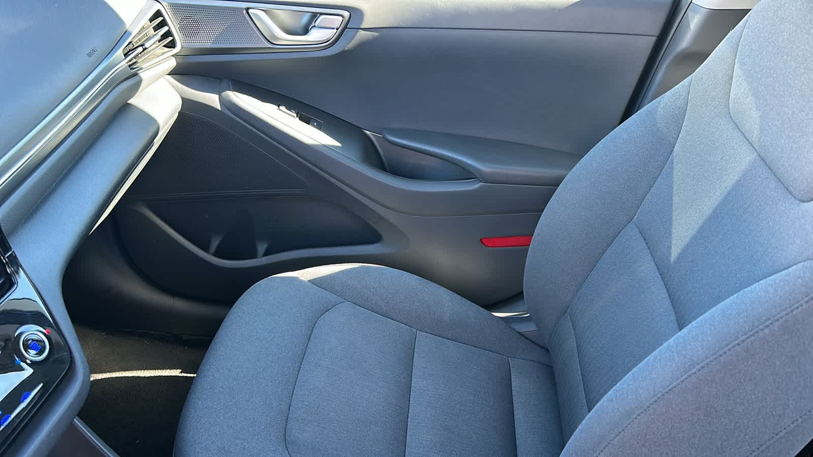 Thumbnail: 2020 Hyundai Ioniq - 12