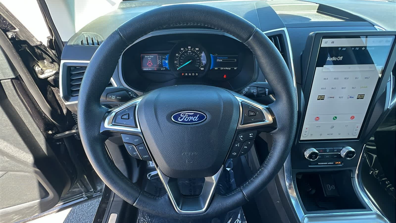 2024 Ford Edge Titanium 18