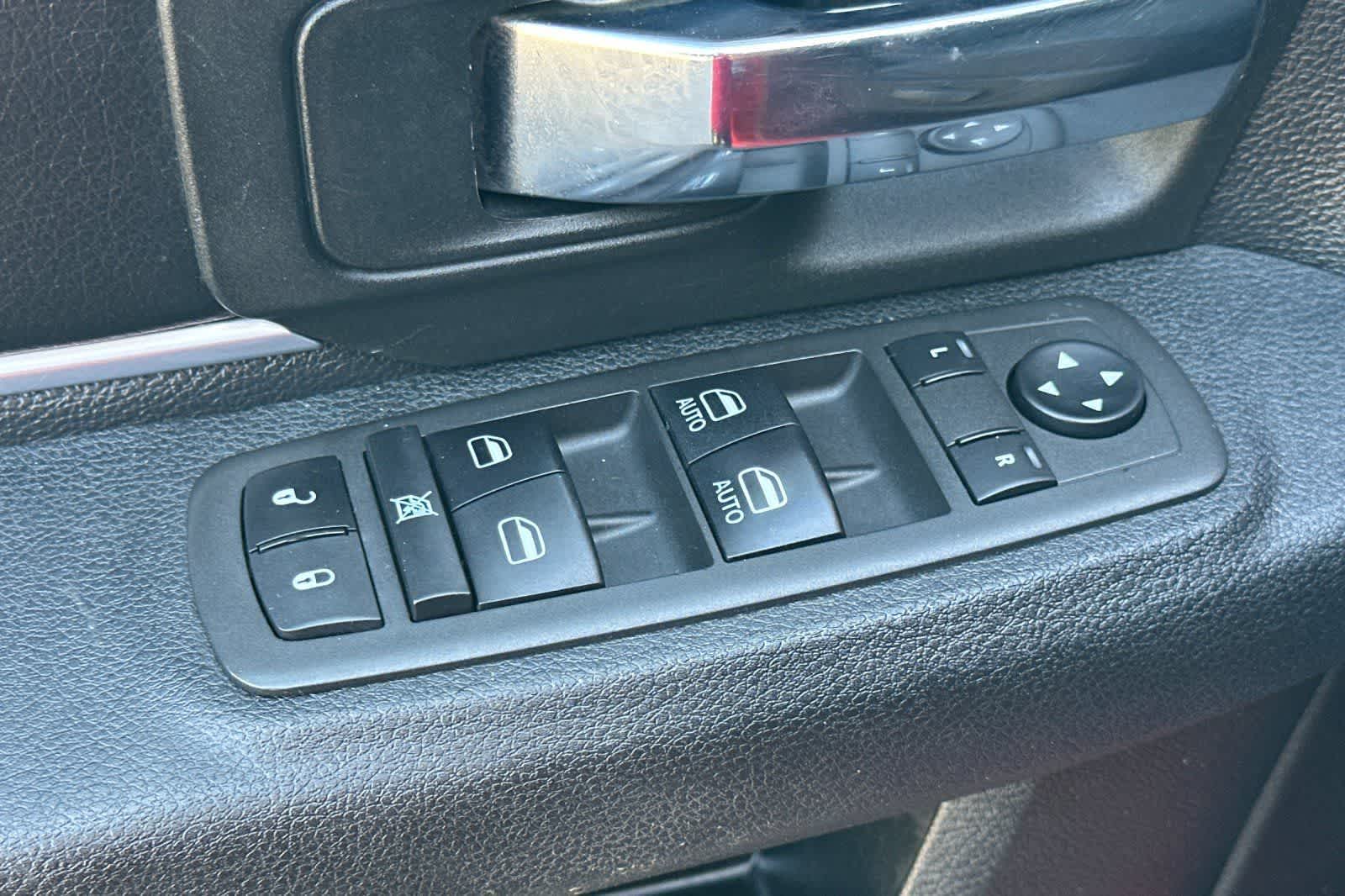 Thumbnail: 2022 RAM 1500 Classic - 19