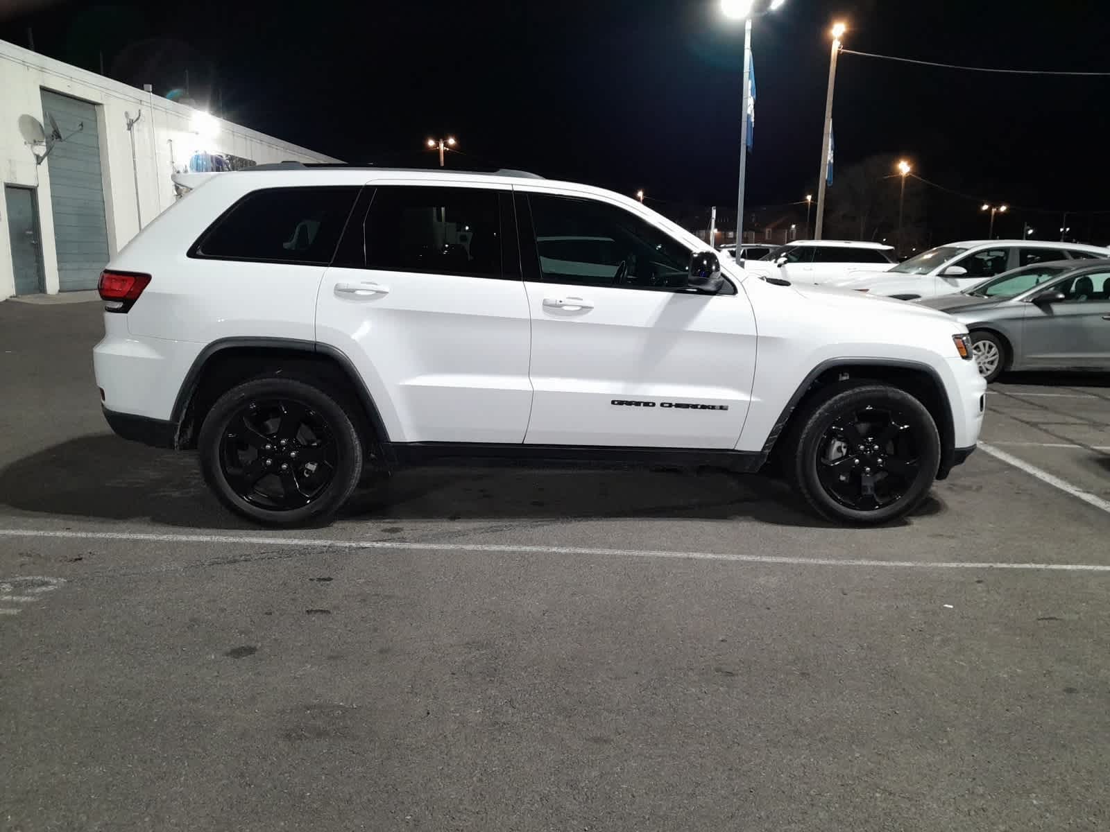 Thumbnail: 2018 Jeep Grand Cherokee - 20