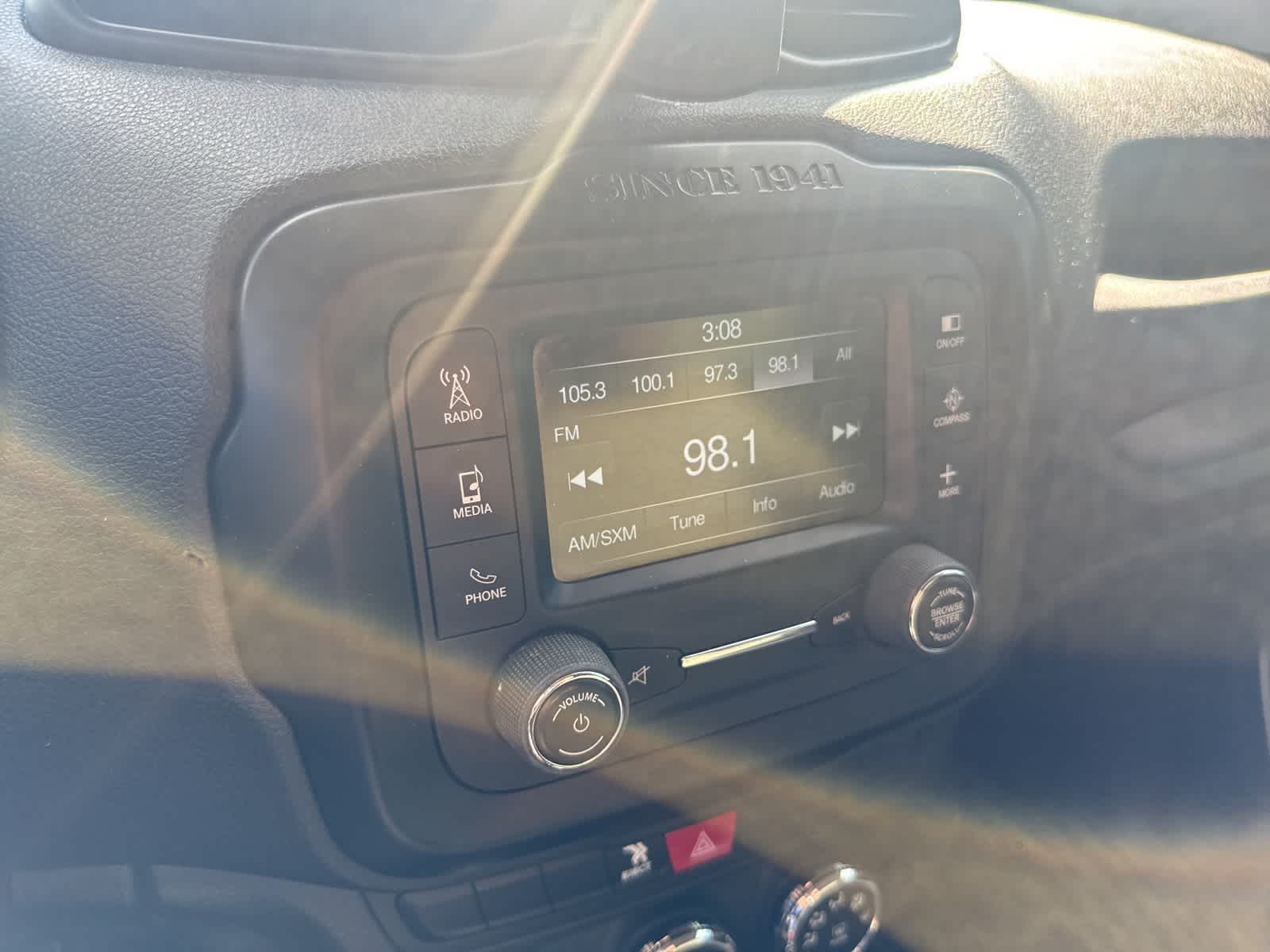 Thumbnail: 2015 Jeep Renegade - 17