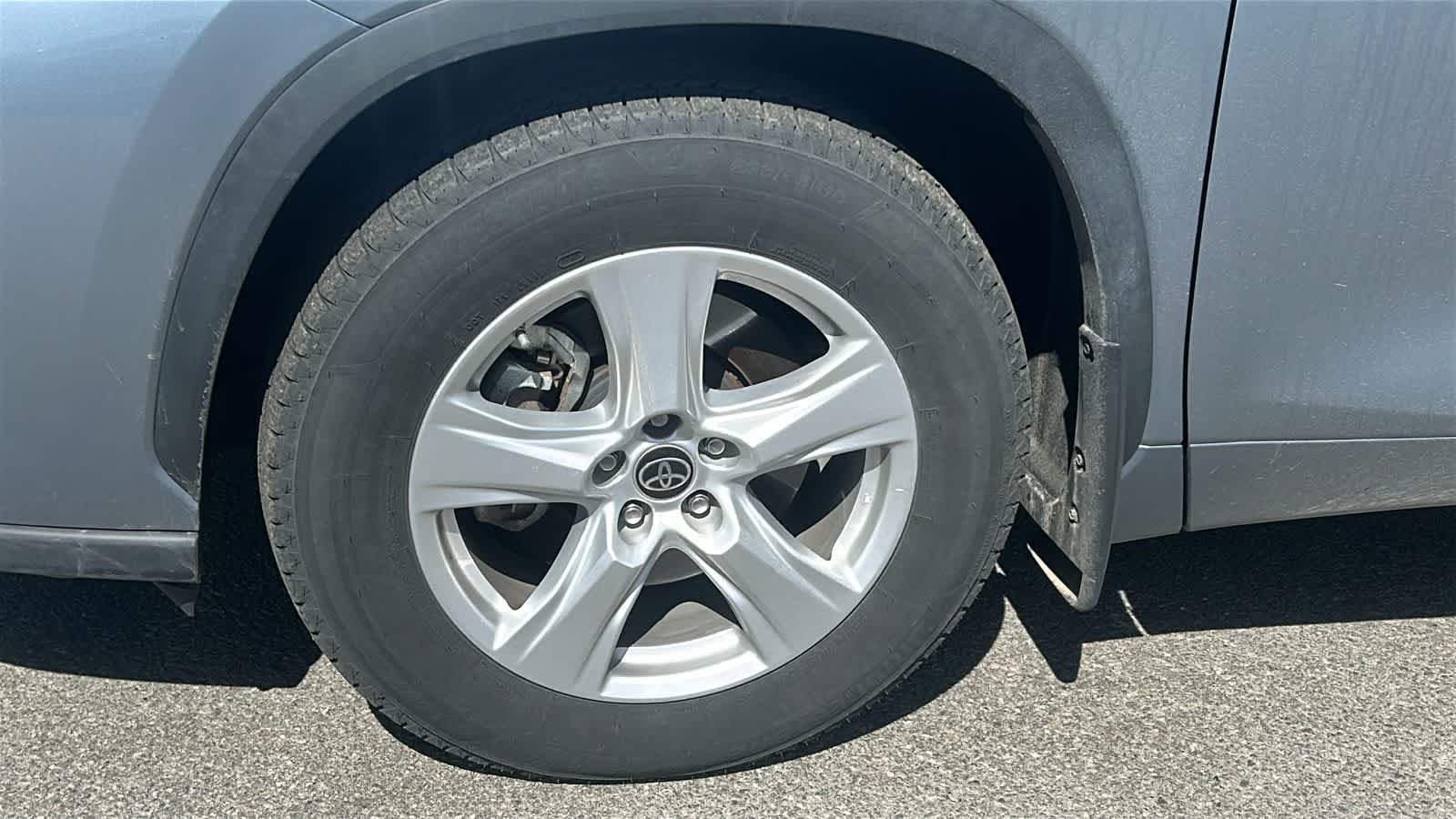 Thumbnail: 2022 Toyota Highlander - 4