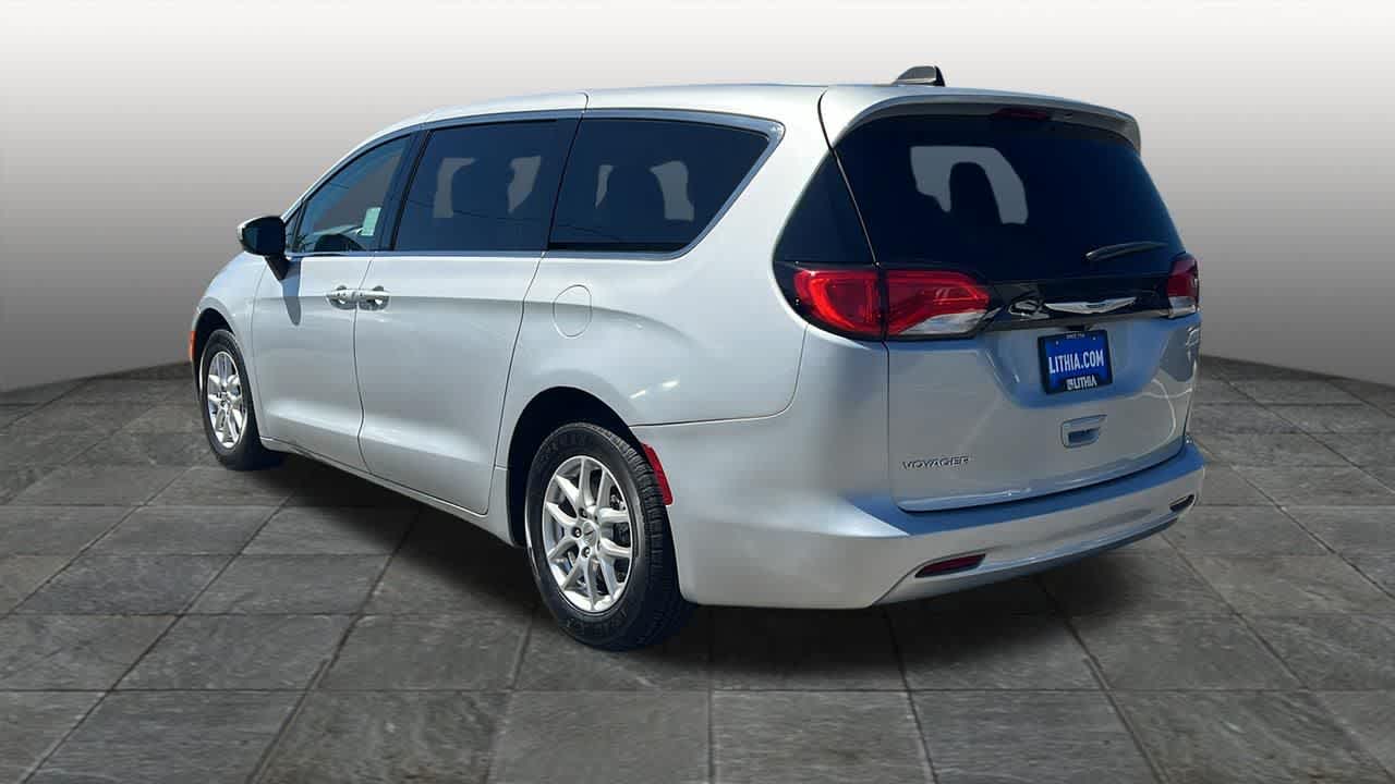Thumbnail: 2023 Chrysler Voyager - 7