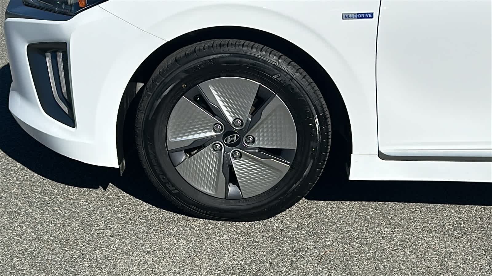 Thumbnail: 2020 Hyundai Ioniq - 9