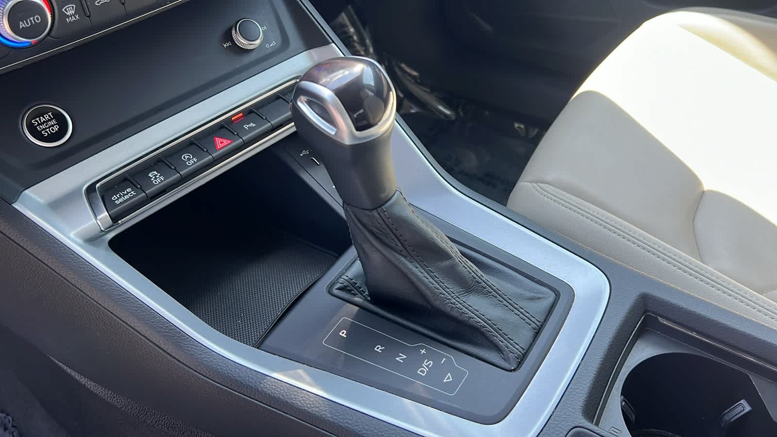Thumbnail: 2023 Audi Q3 - 13