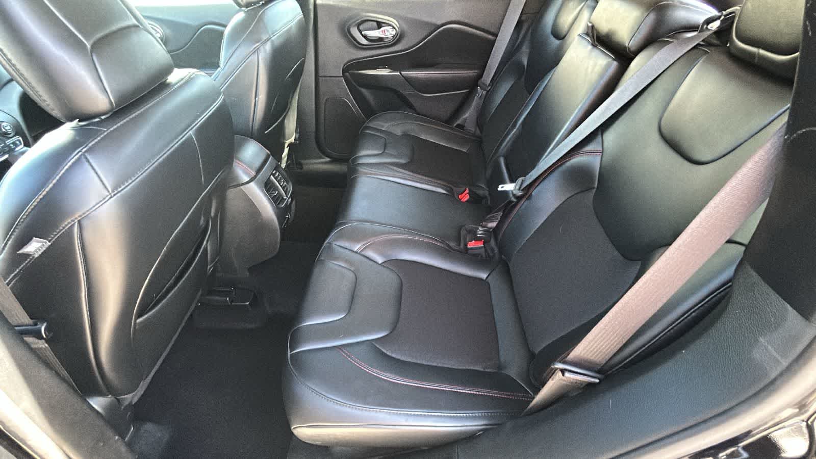 Thumbnail: 2020 Jeep Cherokee - 23