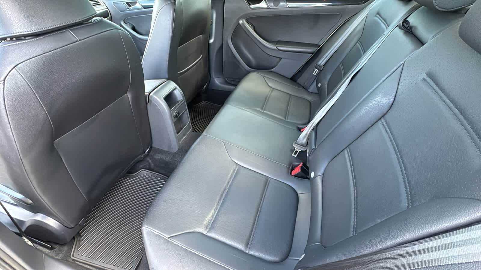 Thumbnail: 2015 Volkswagen Jetta - 24