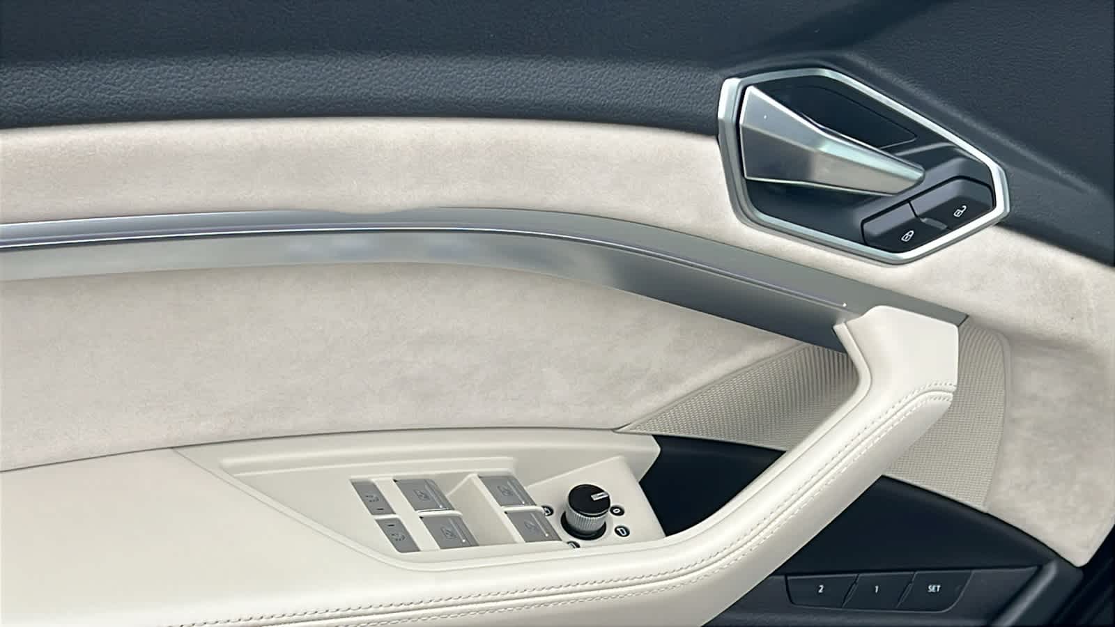 Thumbnail: 2019 Audi e-tron - 22