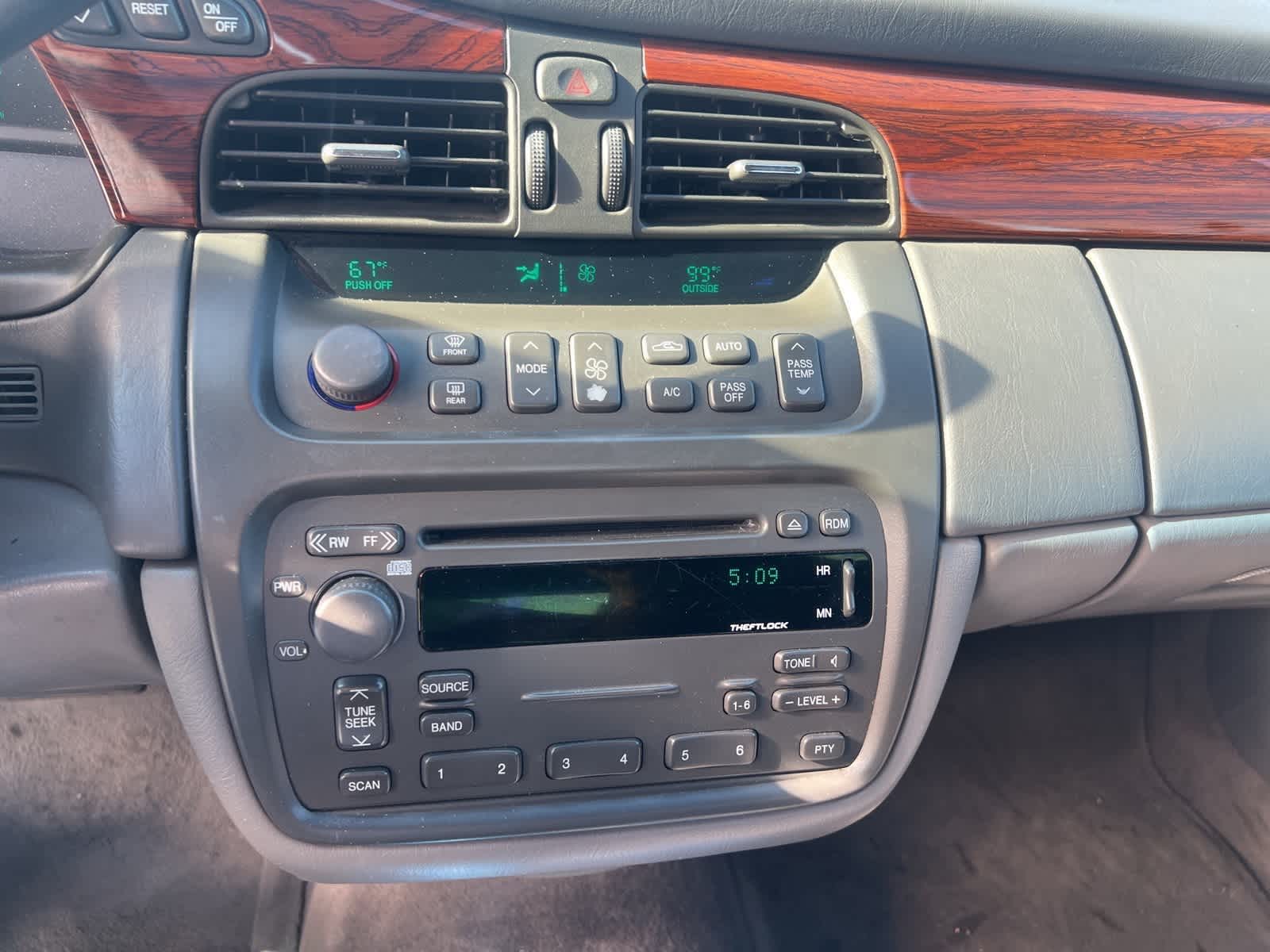 Thumbnail: 2005 Cadillac DeVille - 13