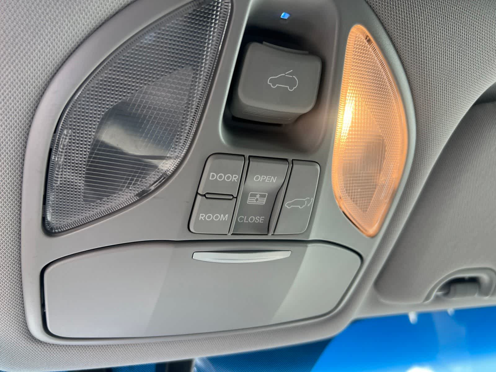 Thumbnail: 2014 Hyundai Santa Fe - 21