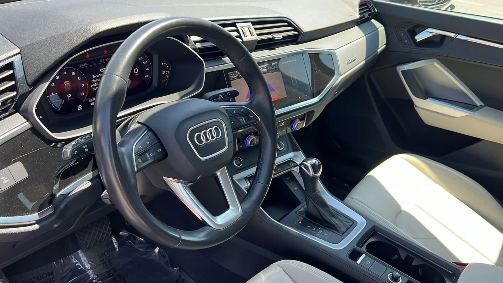 Thumbnail: 2023 Audi Q3 - 10