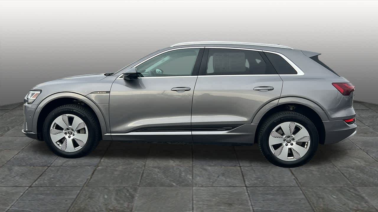 Thumbnail: 2019 Audi e-tron - 8