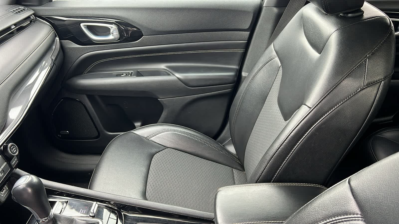 Thumbnail: 2022 Jeep Compass - 12