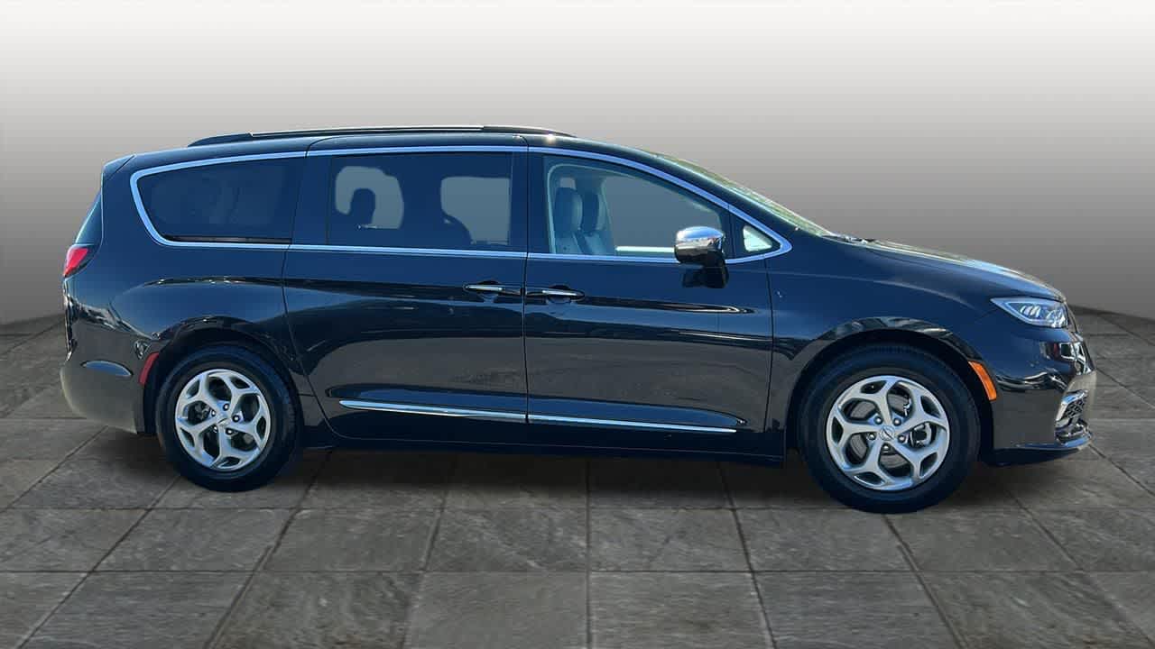 Thumbnail: 2023 Chrysler Pacifica - 4