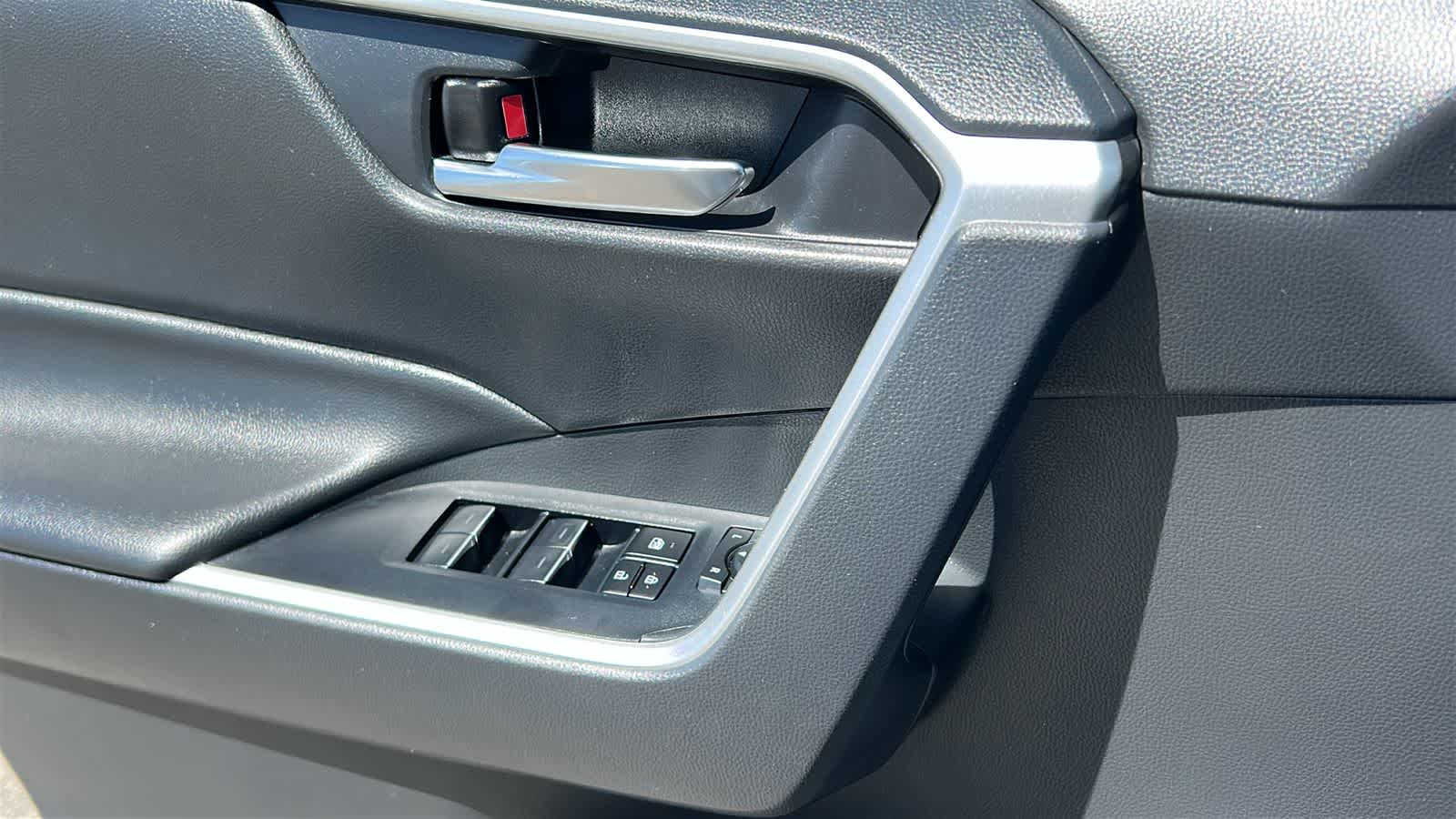 Thumbnail: 2024 Toyota RAV4 - 21