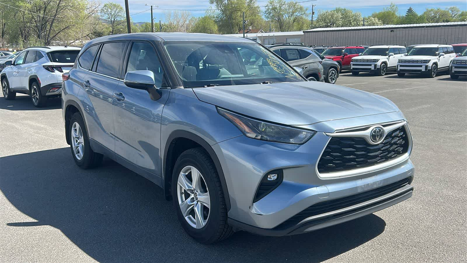 Thumbnail: 2022 Toyota Highlander - 19