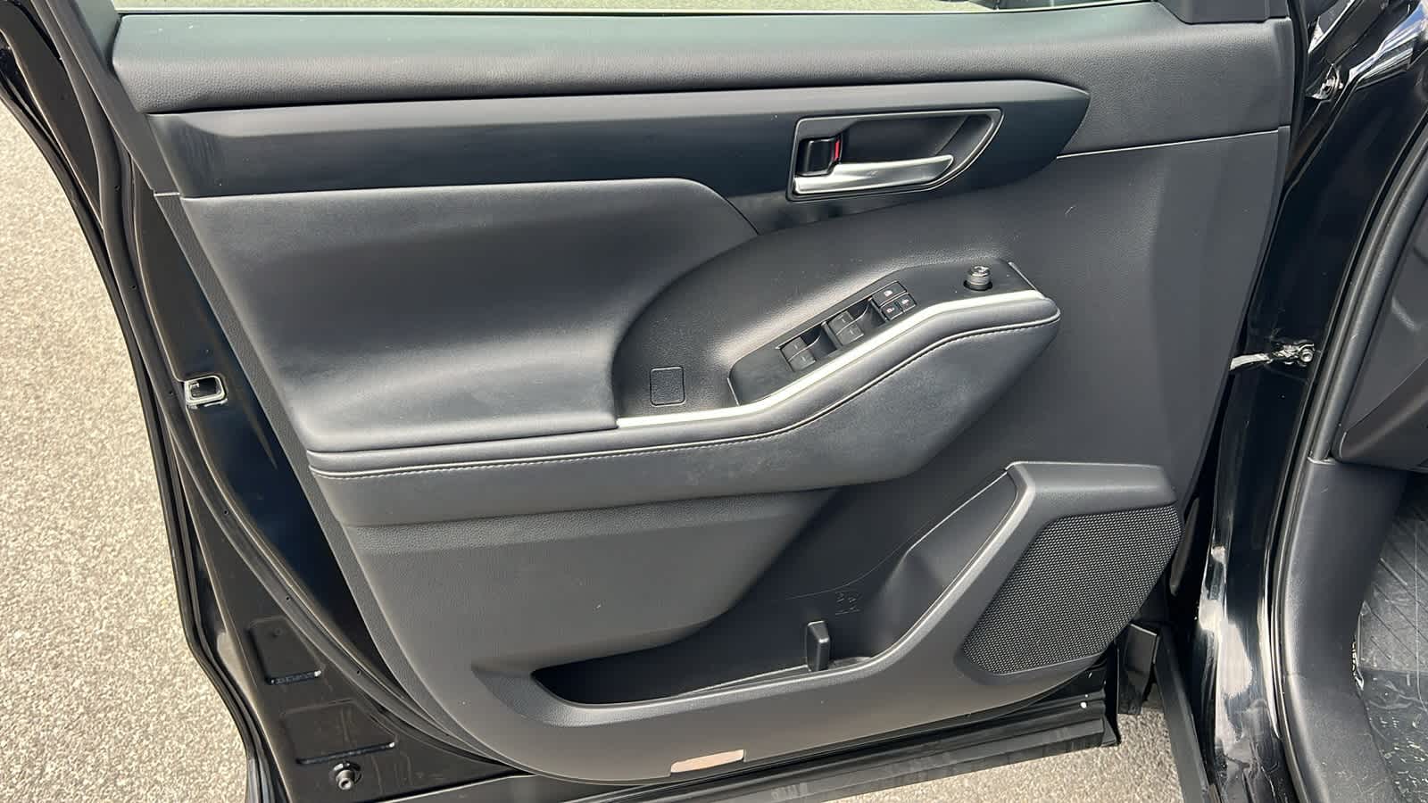 Thumbnail: 2021 Toyota Highlander - 23