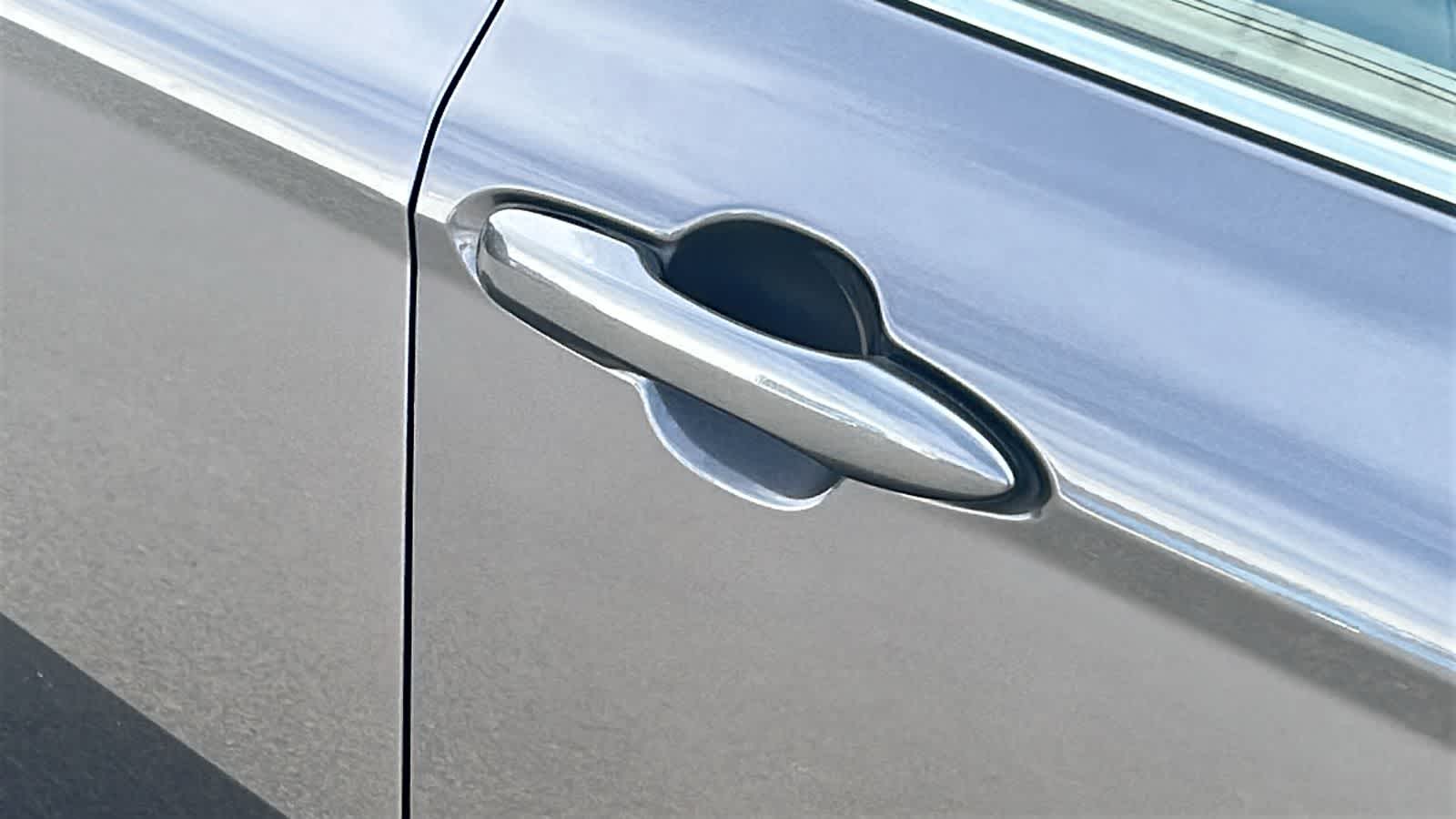 Thumbnail: 2023 Toyota Camry - 16