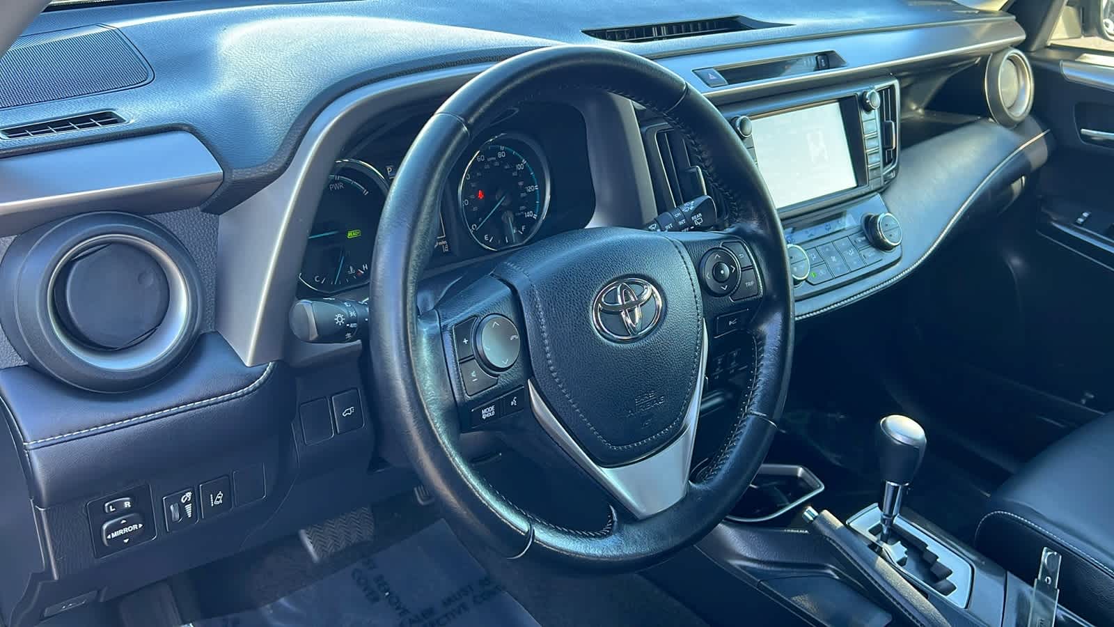 Thumbnail: 2018 Toyota RAV4 - 10