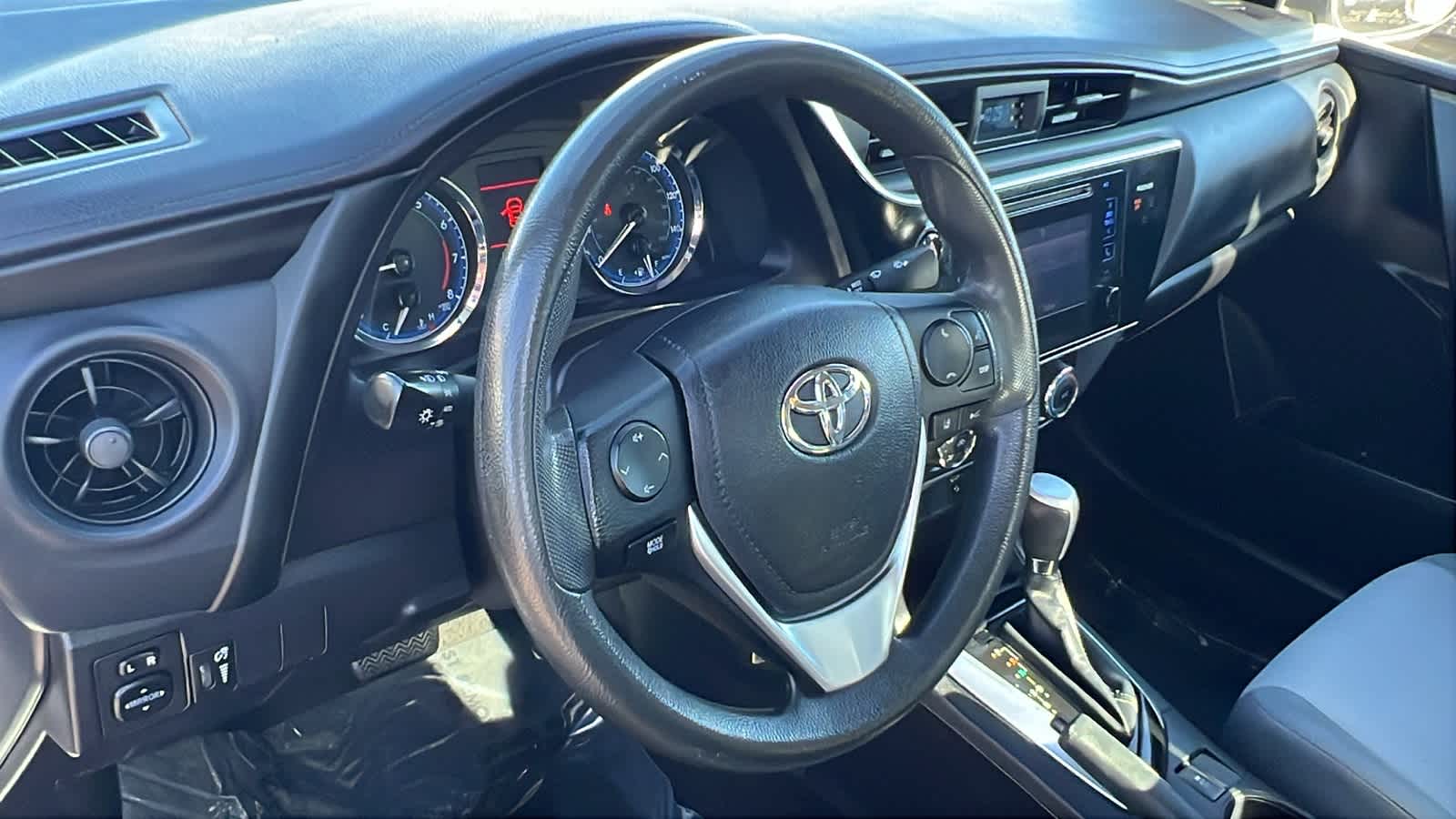 Thumbnail: 2017 Toyota Corolla - 10