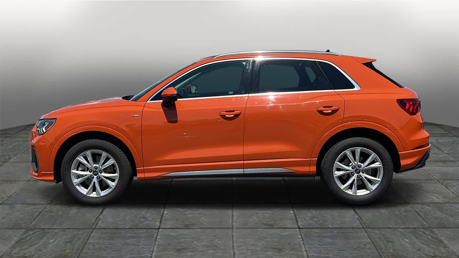 Thumbnail: 2023 Audi Q3 - 8