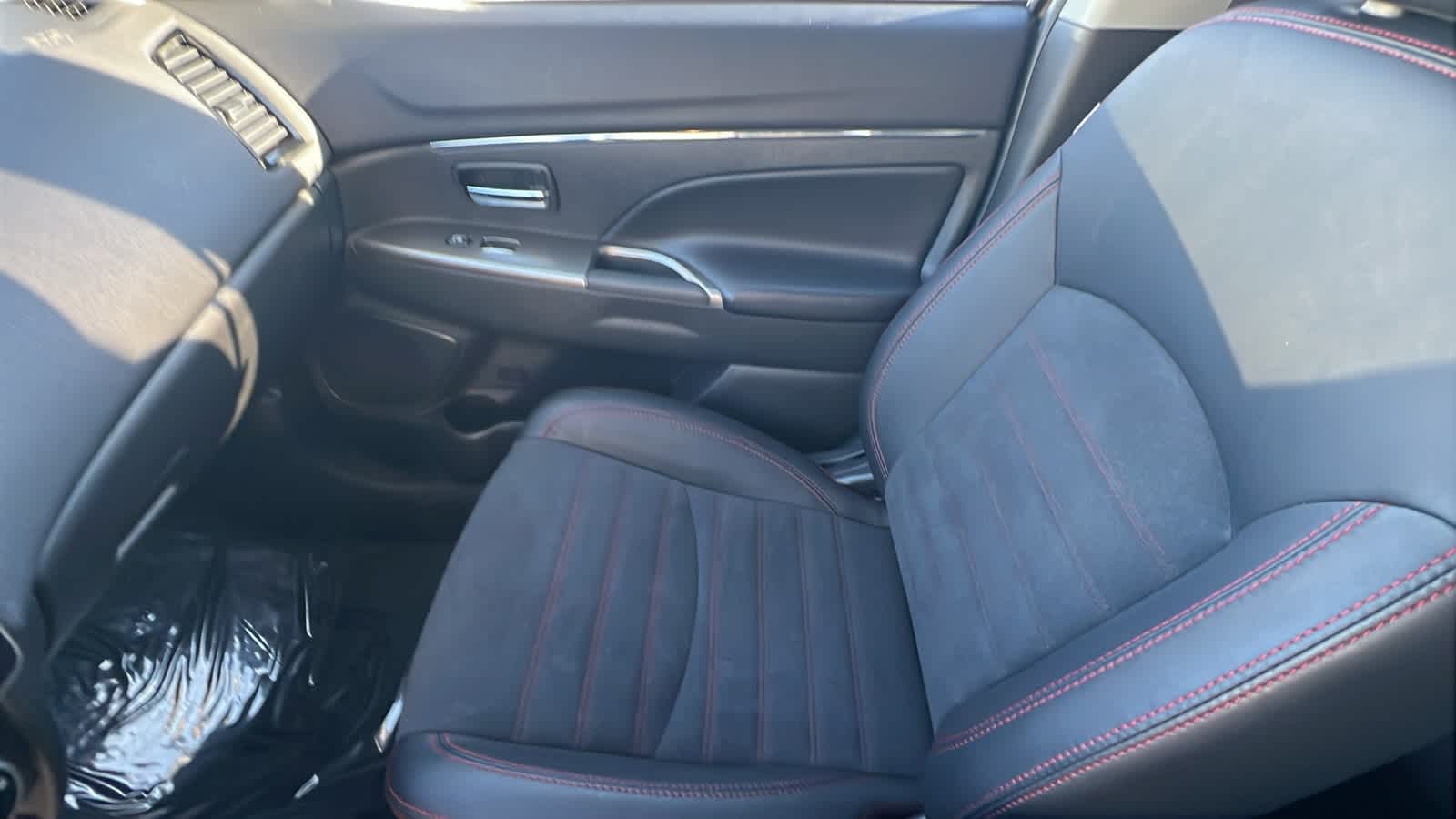 Thumbnail: 2024 Mitsubishi Outlander Sport - 12