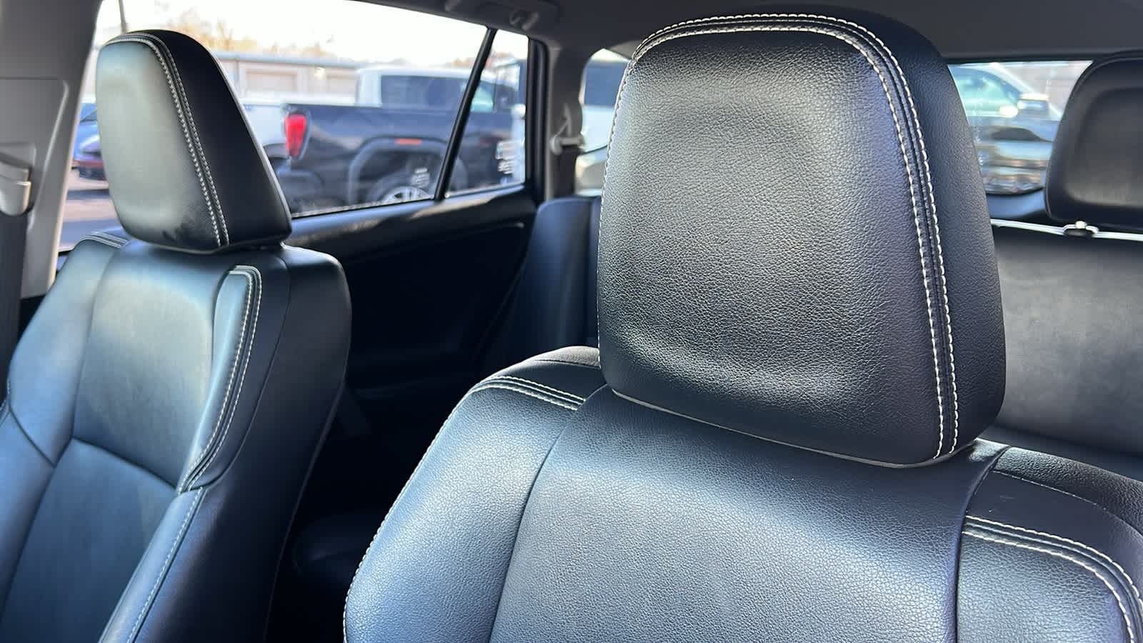 Thumbnail: 2018 Toyota RAV4 - 11