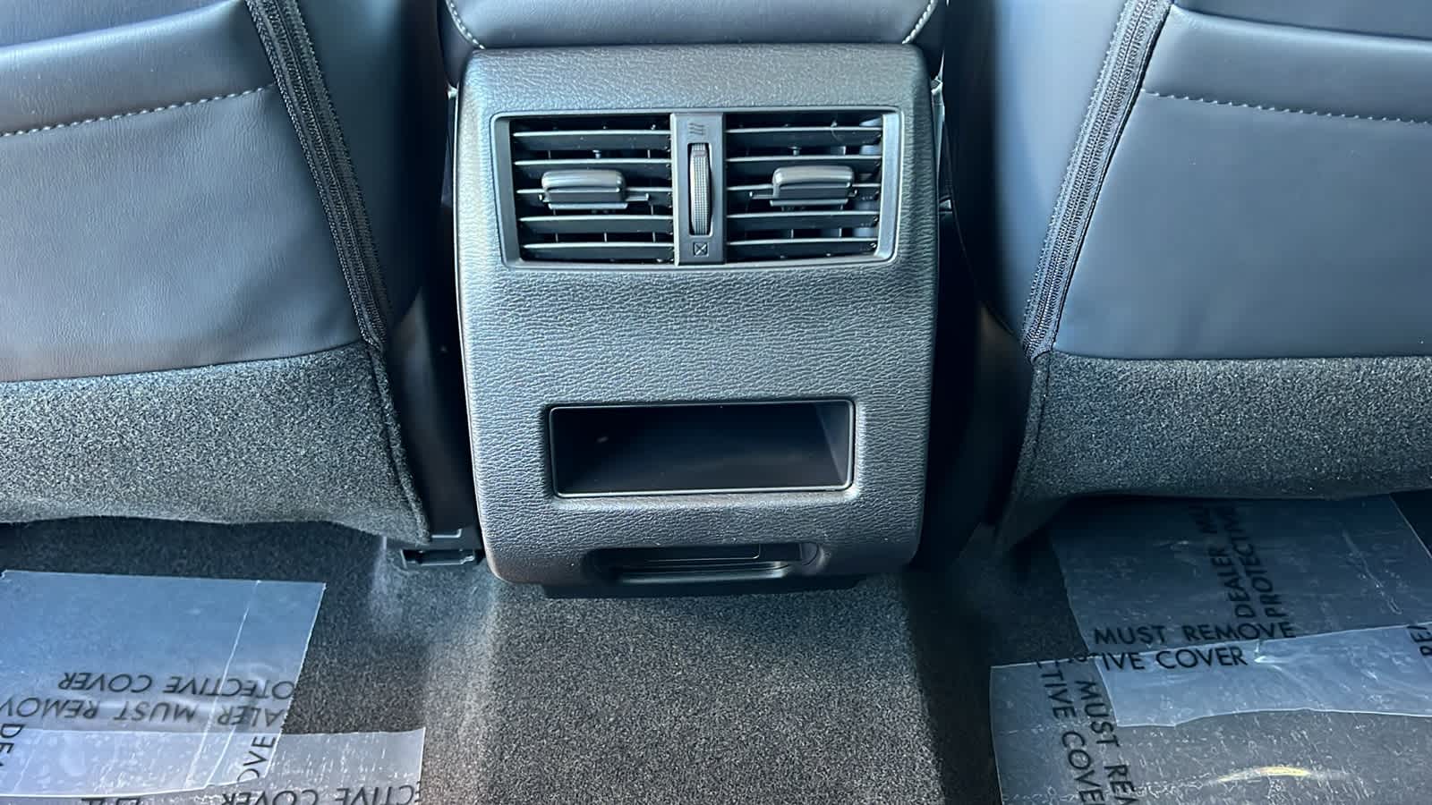 Thumbnail: 2024 Mitsubishi Outlander - 25