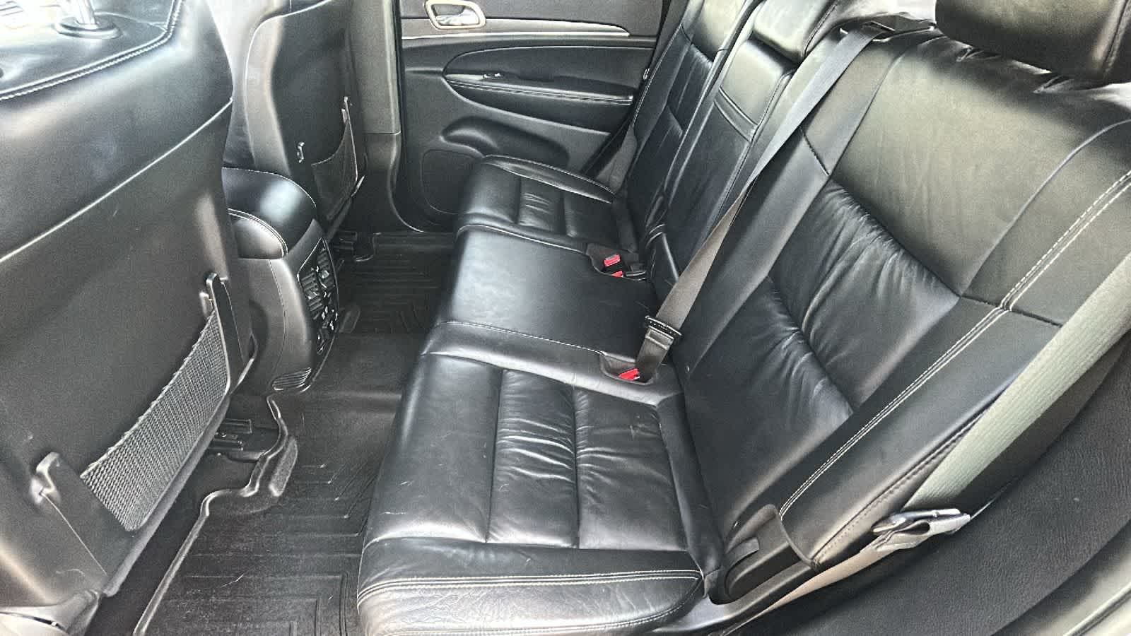 Thumbnail: 2015 Jeep Grand Cherokee - 23