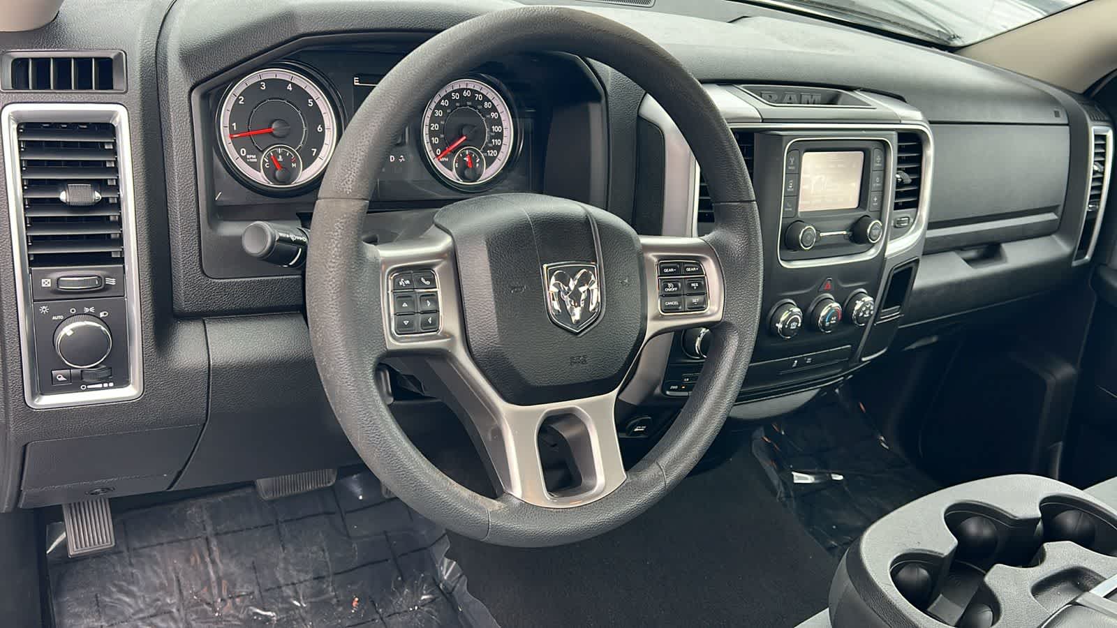 Thumbnail: 2022 RAM 1500 Classic - 10