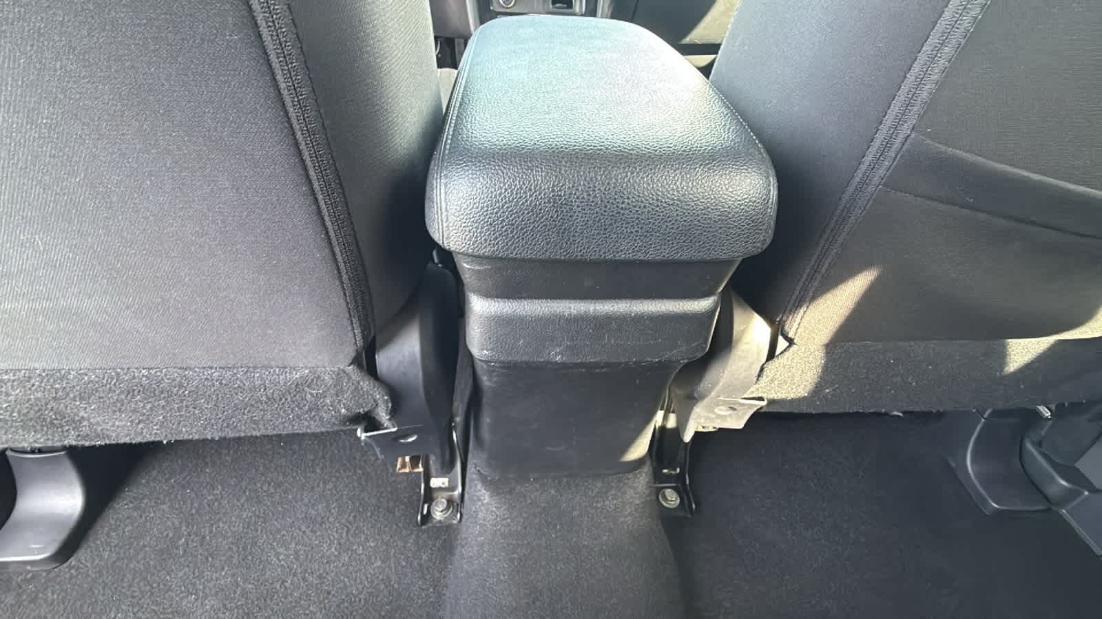 Thumbnail: 2018 Mitsubishi Outlander - 25