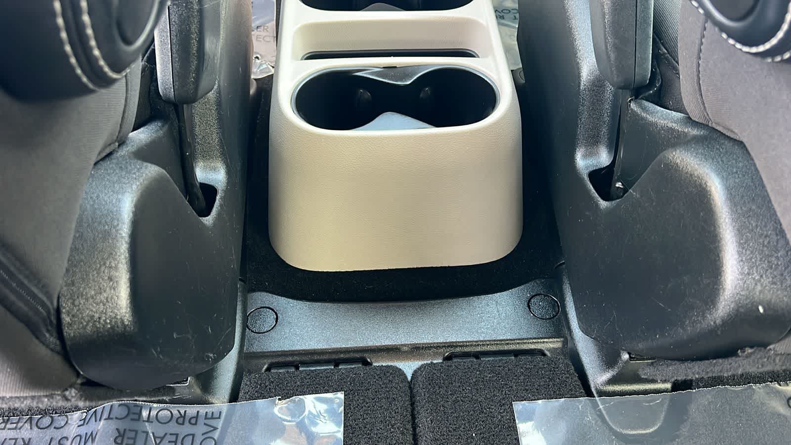 Thumbnail: 2023 Chrysler Voyager - 25