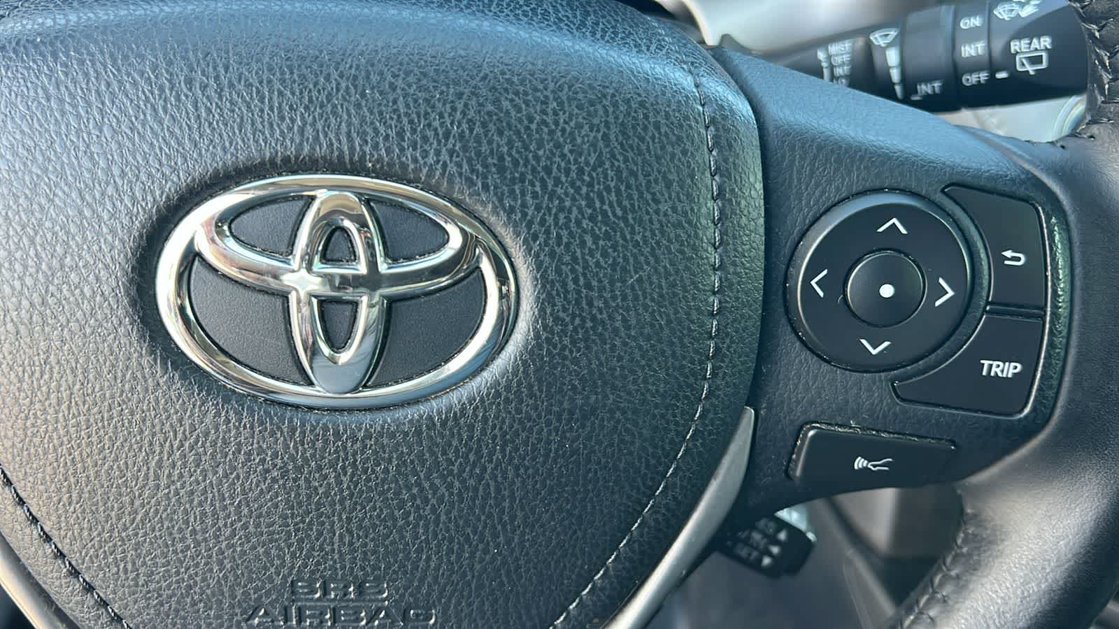 Thumbnail: 2018 Toyota RAV4 - 20