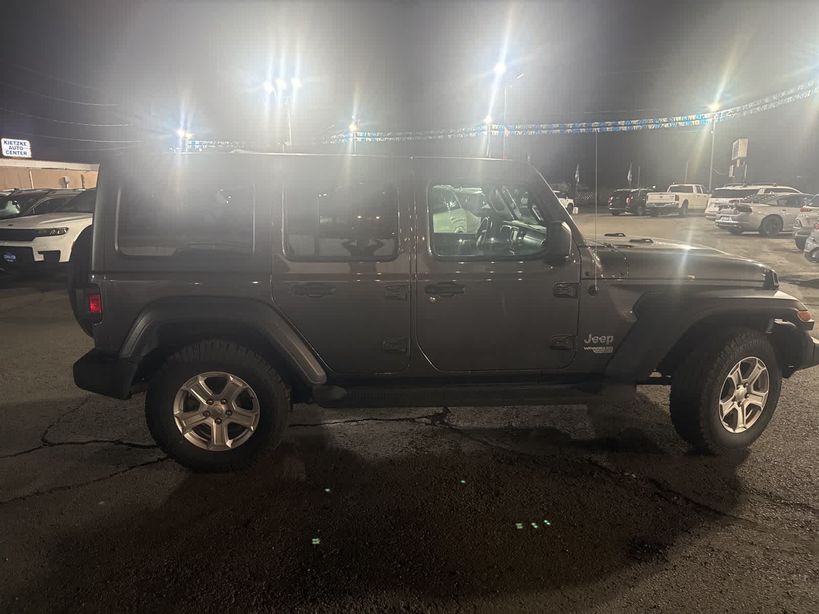 Thumbnail: 2019 Jeep Wrangler - 6