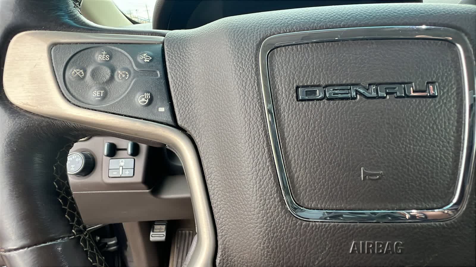 Thumbnail: 2015 GMC Yukon - 18