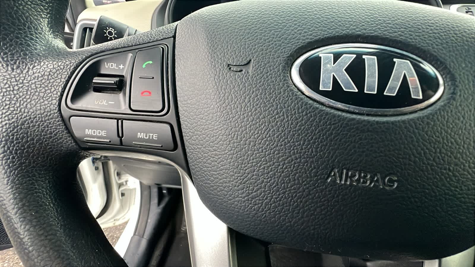 Thumbnail: 2016 Kia Rio - 19