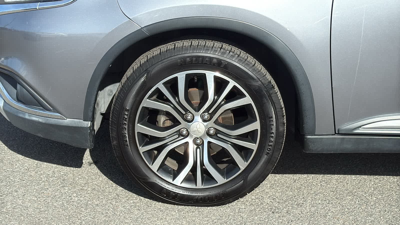 Thumbnail: 2018 Mitsubishi Outlander - 9