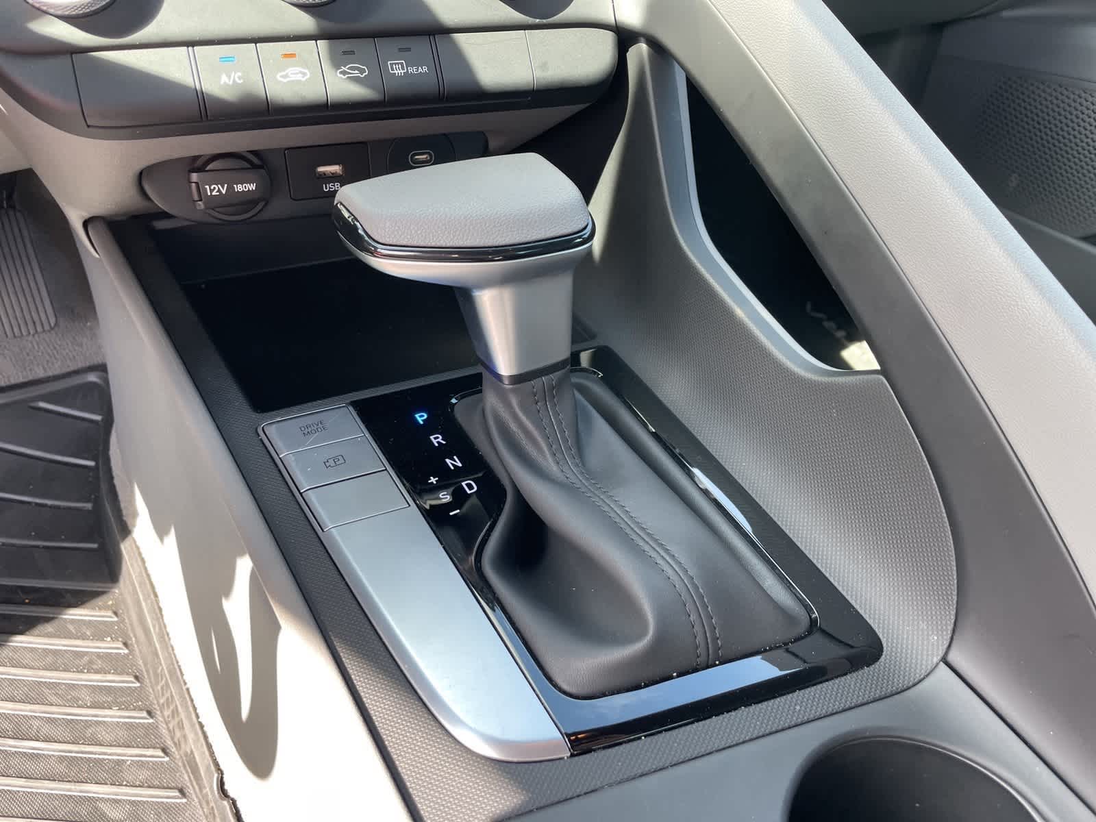 2025 Hyundai Elantra SE 18