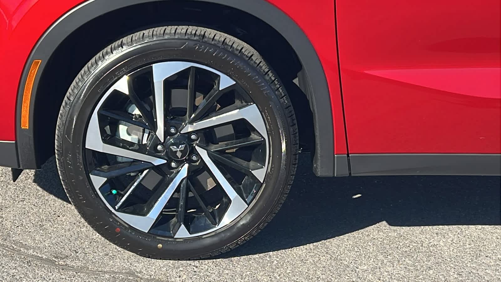 Thumbnail: 2024 Mitsubishi Outlander - 9