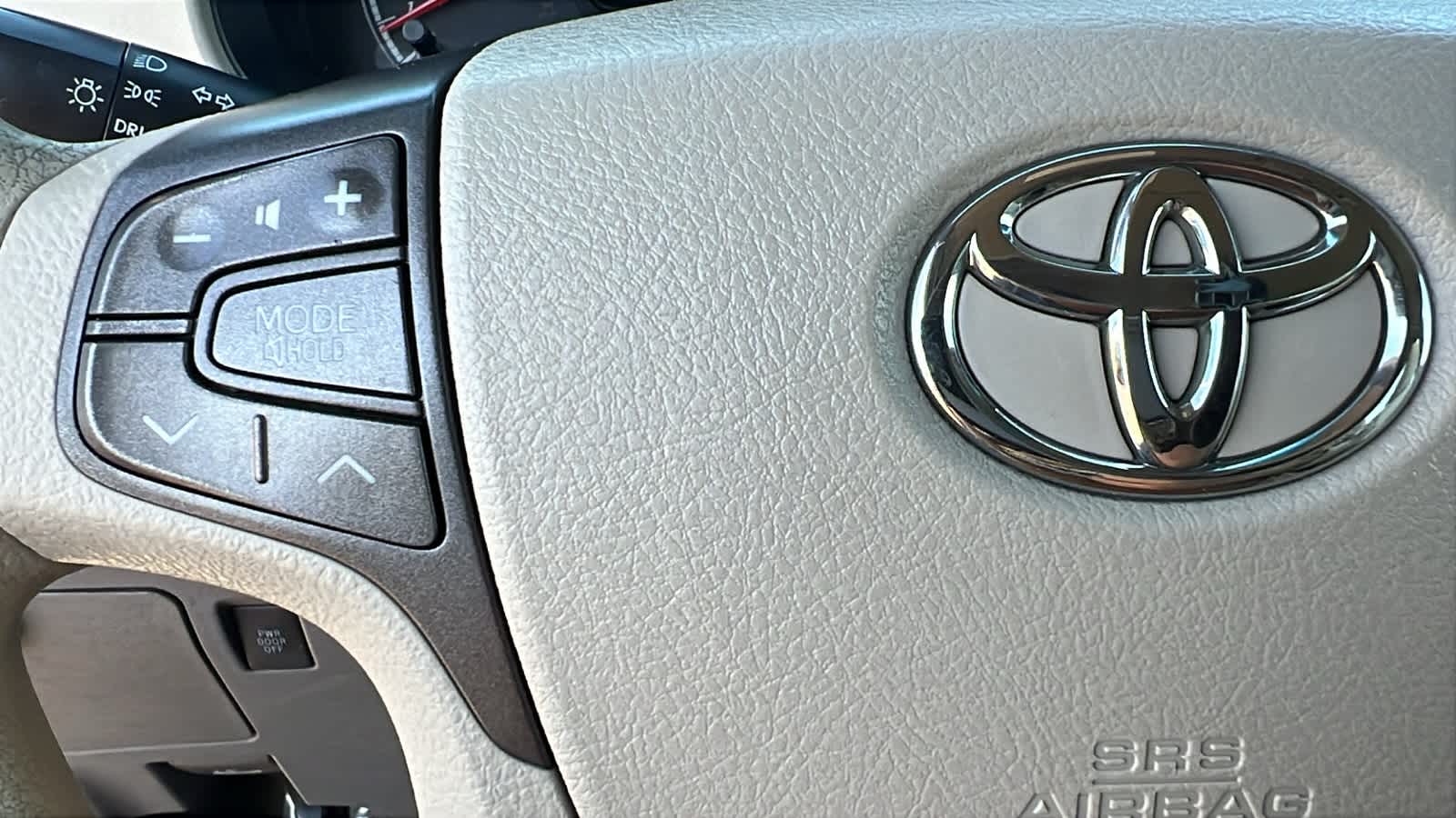 Thumbnail: 2011 Toyota Sienna - 19