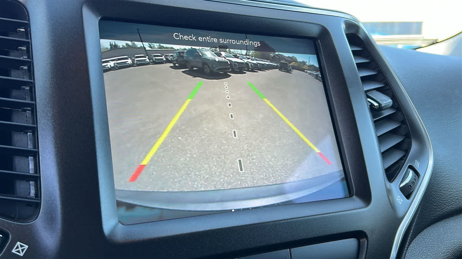 Thumbnail: 2020 Jeep Cherokee - 15