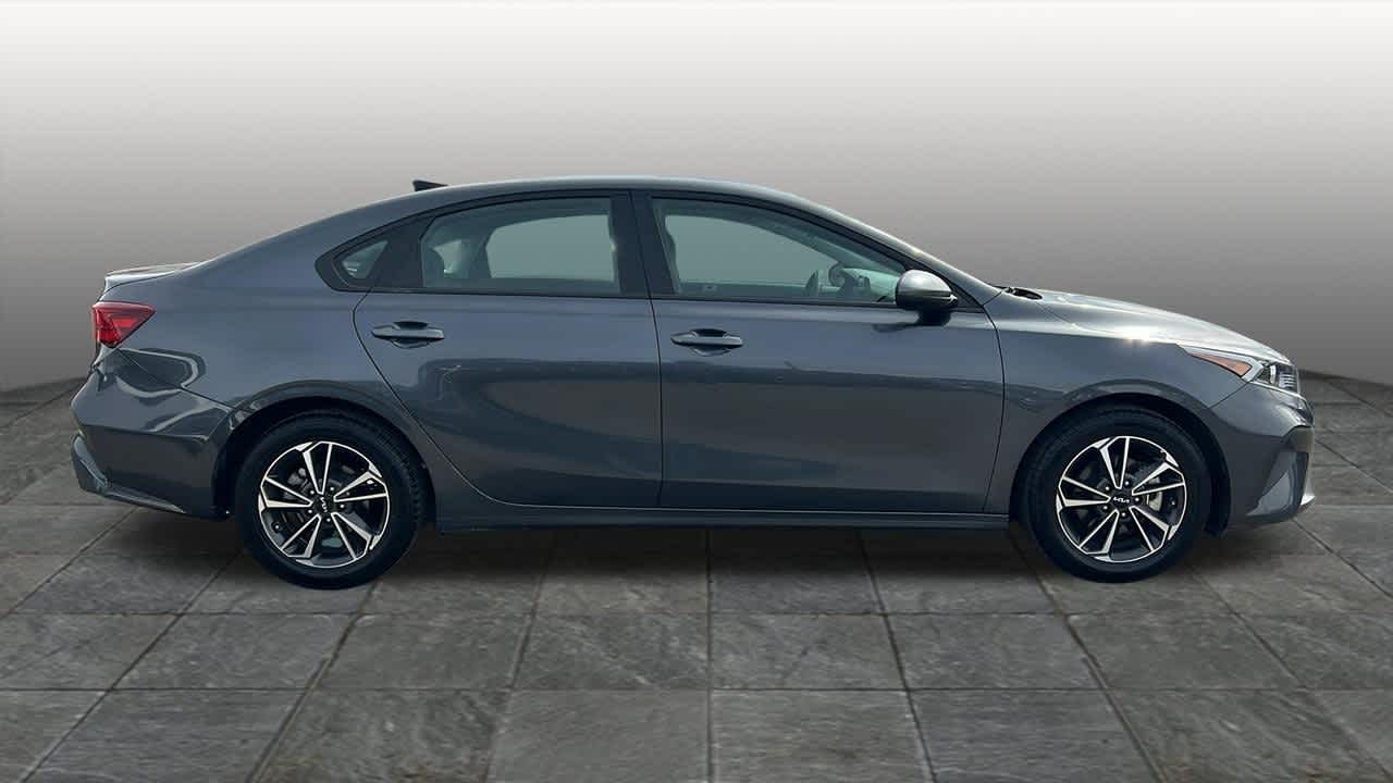 Thumbnail: 2024 Kia Forte - 4