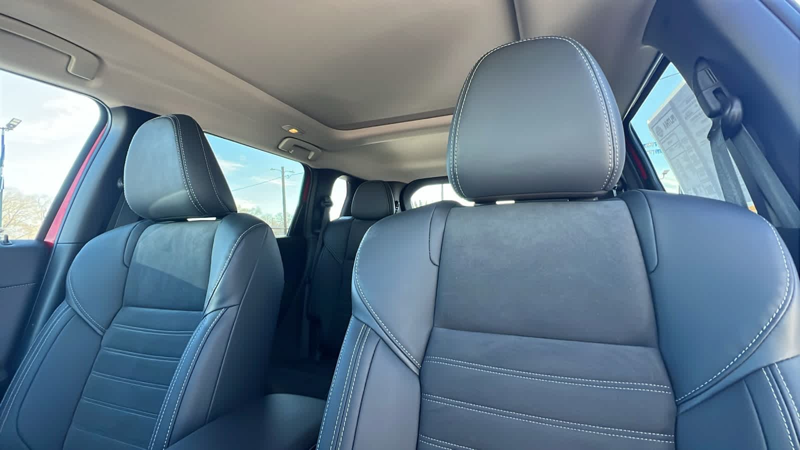 Thumbnail: 2024 Mitsubishi Outlander - 11