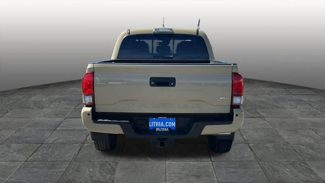 Thumbnail: 2018 Toyota Tacoma - 6