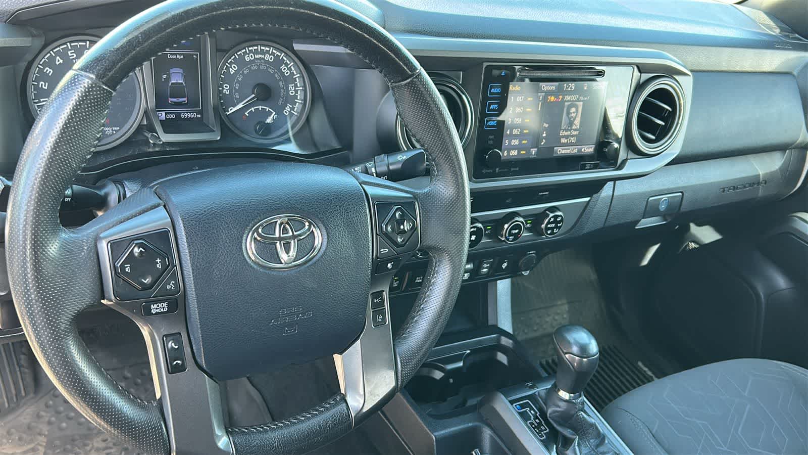 Thumbnail: 2018 Toyota Tacoma - 10