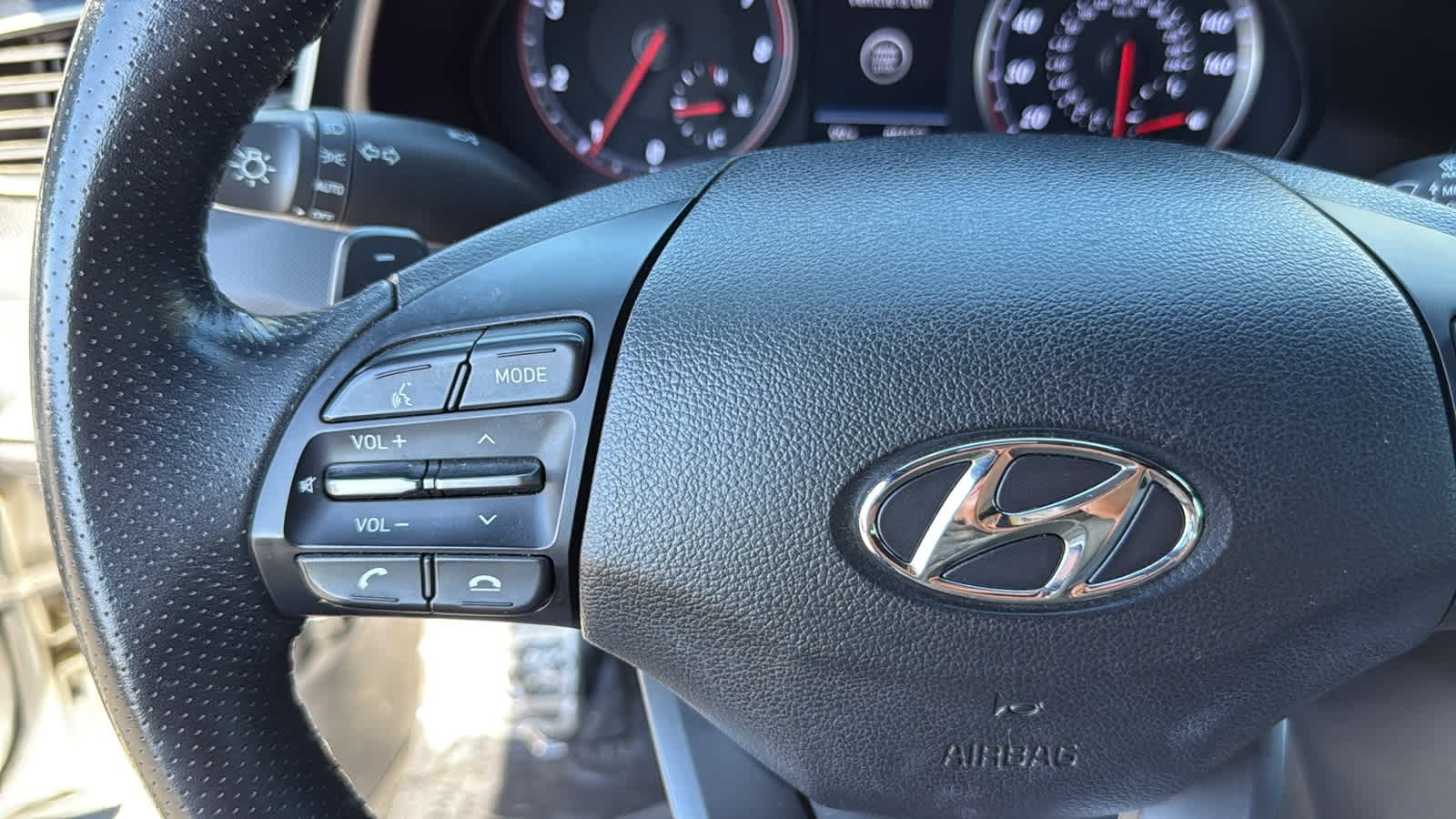 Thumbnail: 2019 Hyundai Veloster - 19